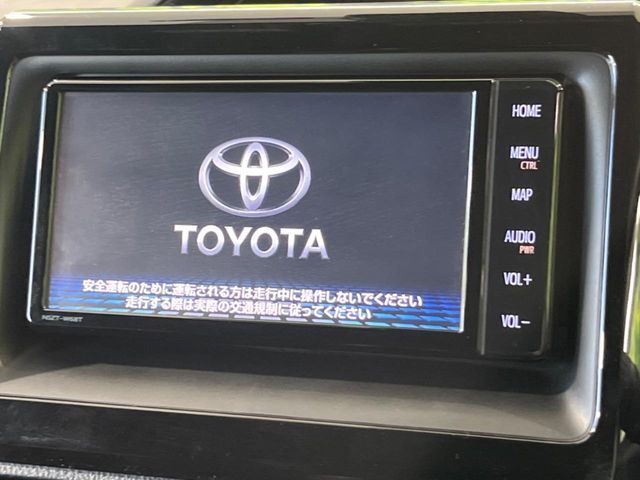 【純正ナビ】人気の純正ナビを装備。オーディオ機能も充実しており、Bluetooth接続すればお持ちのスマホやMP3プレイヤーの音楽を再生可能！毎日の運転がさらに楽しくなります！！