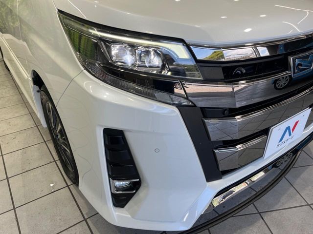 【LEDヘッドライト】悪天候や夜間走行時も良好な視界を確保し安心して運転できる高輝度LEDヘッドライトを装備！点灯速度が早く、消費電力も抑えられています。