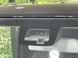 【スズキ　セーフティサポート】走行中に前方の車両等を認識し、衝突しそうな時は警報とブレーキで衝突回避と被害軽減をアシスト。より安全にドライブをお楽しみいただけます。