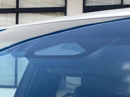 【プリクラッシュセーフティ】前方の車両等を検知し、衝突しそうな時は警報で注意を促し、ブレーキを踏む力をサポート。ブレーキを踏めなかった場合は衝突被害軽減ブレーキが作動、衝突回避をサポートします。