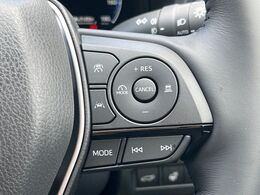 【レーダークルーズコントロール】高速道路での長距離走行が楽に！！自動で速度を保つクルーズコントロールが、衝突軽減システムと連携し、前方の車両を感知して車間を保つように速度調節してくれます！！