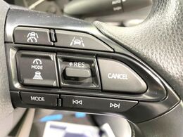 【レーダークルーズコントロール】高速道路での長距離走行が楽に！！自動で速度を保つクルーズコントロールが、衝突軽減システムと連携し、前方の車両を感知して車間を保つように速度調節してくれます！！