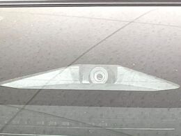 【トヨタセーフティセンス】走行中に前方の車両等を認識し、衝突しそうな時は警報とブレーキで衝突回避と被害軽減をアシスト。より安全にドライブをお楽しみいただけます。