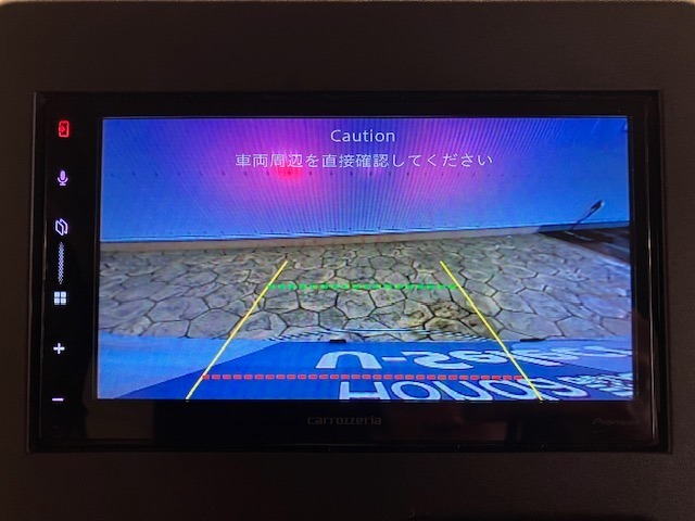 【バックカメラ】リバースにするだけで映ります、後方の安全確認や、狭い駐車場での車庫入れ、雨の日や夜間など視界の悪い時に便利です！安全にバックする為には欠かせない装備です。