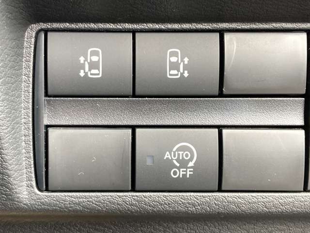 ハンズフリー両側オートスライドドアです。荷物やお子様抱っこで両手がふさがっていても、片足を振り入れるだけでドアが開閉できます。