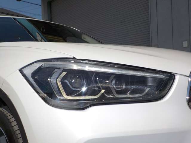 ヘッドライトには、LED技術が採用されています。LEDは見た目のカッコ良さだけでは無く、夜間走行の視認性も向上します。