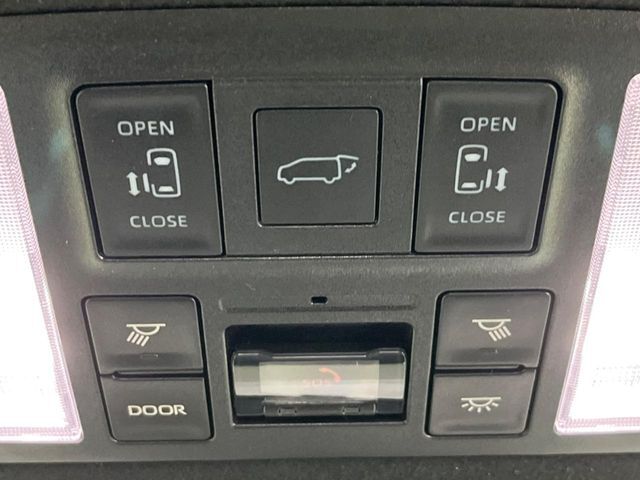 【両側パワースライドドア】スマートキーや運転席のスイッチで後席両側スライドドアの開閉が可能♪電動だから力を入れてドアを開ける必要が無く、小さなお子様でも簡単に開け閉めでき快適です♪