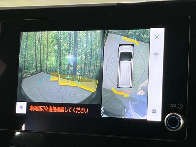 【パノラミックビューモニター】専用のカメラにより、上から見下ろしたような視点で360度クルマの周囲を確認することができます☆死角部分も確認しやすく、狭い場所での切り返しや駐車もスムーズに行えます。