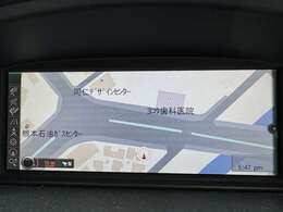 ナビが装備されてますので初めて訪れる場所でも迷わずに目的地に到着できますね♪長距離ドライブでCDも聞くことが出来るので、ドライブも一層楽しくなりますよ♪