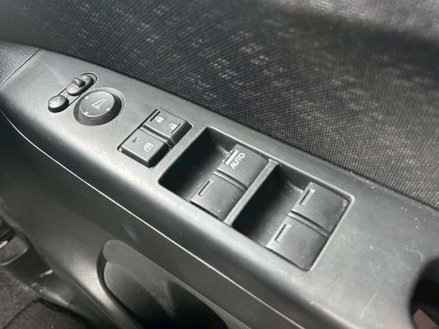 ★☆全車、内外装のクリーニング後に天然カルナバ配合のWAXで仕上げ後にご納車致します。ツヤツヤ♪☆★