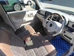 可愛らしいデザインの内装も特徴。四角い車体は車両感覚もつかみやすく、気軽にお出かけしたくなります！