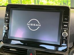 【純正9型ナビ】人気の大型9インチナビを装備。存在感のある大画面はインパクト大！ナビ利用時のマップ表示は見やすく、テレビやDVDは臨場感がアップ！いつものドライブがグッと楽しくなります♪