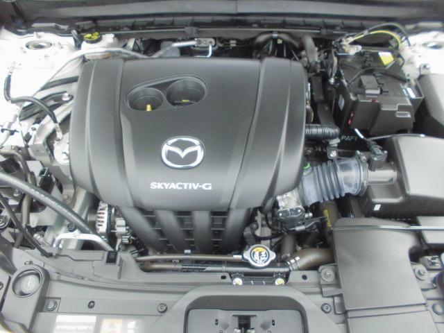 「1滴たりとも燃料を無駄にしないエンジン」を目指して開発されたスカイアクティブエンジンです。伸びやかに高回転までスムーズに吹けあがります。