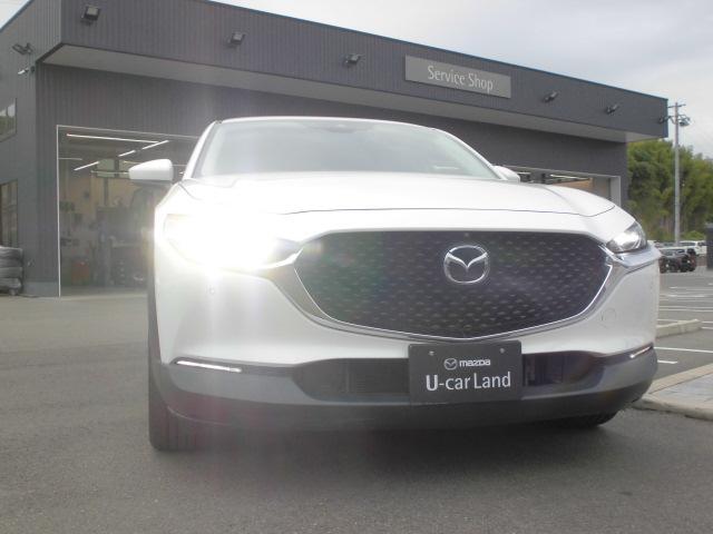 【アダプティブ・LED・ヘッドライト（ALH）】装備です。夜間走行時に先行車や対向車の状況を自動で判断し、ヘッドランプの照射範囲や明るさを自動的に変化させ、安全運転に必要な視認性を確保します。