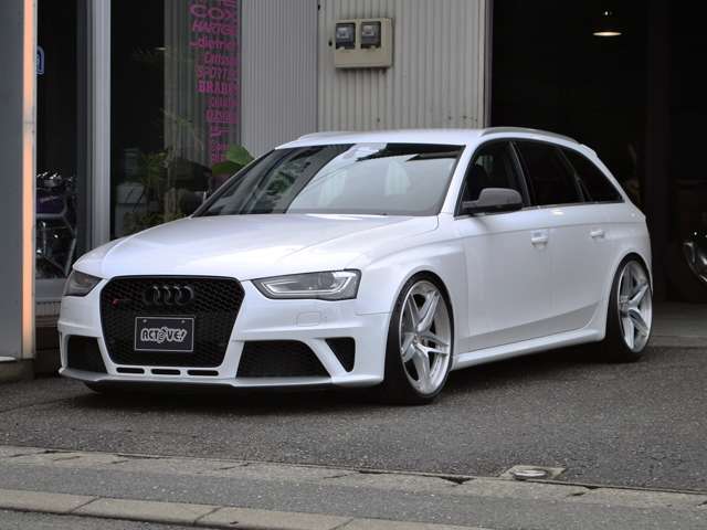 最後のNA4.2L V8を搭載したB8RS4アバント！！純正で450馬力、吸排気で約10％近い上乗せでスポーティ＆ラグジュアリーのハイパフォーマンスステーションワゴンの出来上がりです！！