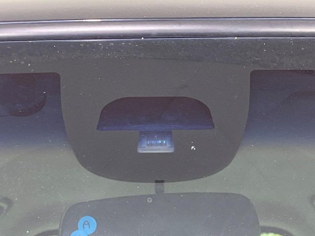 【シティブレーキアクティブシステム】低速走行中に前方の車両等を認識し、衝突しそうな時は警報とブレーキで衝突回避と被害軽減をアシスト。より安全にドライブをお楽しみいただけます。