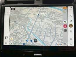【純正メモリナビ】アップルカープレイやブルートゥース接続など多彩な機能を併せ持っており、インパネ周りがすっきりしてますね！