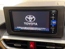 【純正ナビ】人気の純正ナビを装備しております。ナビの使いやすさはもちろん、オーディオ機能も充実！キャンプや旅行はもちろん、通勤や買い物など普段のドライブも楽しくなるはず♪