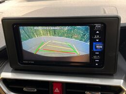 【バックカメラ】駐車時に後方がリアルタイム映像で確認できます。大型商業施設や立体駐車場での駐車時や、夜間のバック時に大活躍！運転スキルに関わらず、今や必須となった装備のひとつです！