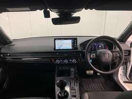 見通しの良い運転席回りとなっておりますので安心して運転をして頂けます！窓が大きいので明るく開放的な室内です