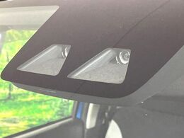 【スマートアシスト】走行中に前方の車両等を認識し、衝突しそうな時は警報とブレーキで衝突回避と被害軽減をアシスト。より安全にドライブをお楽しみいただけます。