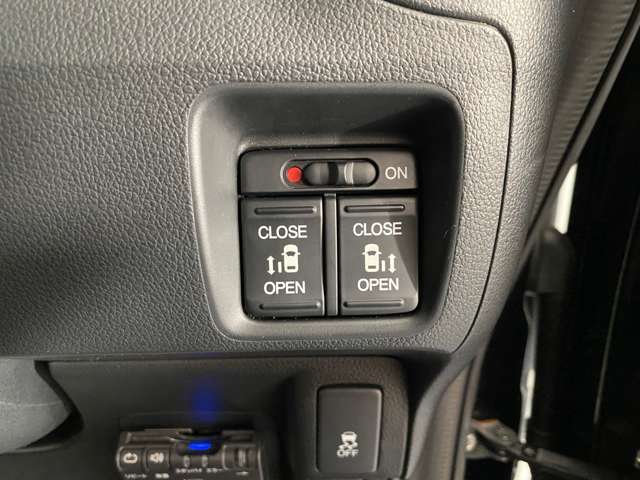 嬉しい両側電動スライドドア！