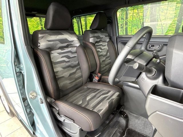 運転席シート廻りは使用感も少なく、良好な状態となっています。丁寧に使われていたことがよくわかりますね。