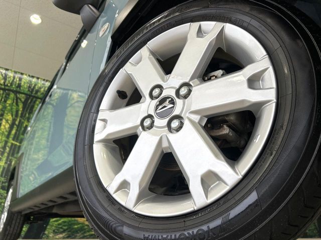 【純正15インチアルミホイール】外観にマッチした純正アルミホイールを装着しております。各種社外アルミホイールや、スタッドレスタイヤも取扱いしております。是非ご相談ください♪