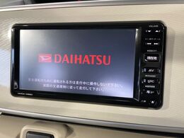 【純正ナビ】人気の純正ナビを装備しております。ナビの使いやすさはもちろん、オーディオ機能も充実！キャンプや旅行はもちろん、通勤や買い物など普段のドライブも楽しくなるはず♪