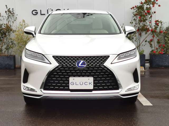 力強さを感じさせるフロントフェイス！LEXUSの象徴ともいえるスピンドルグリルが存在感を放ちます。