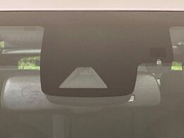 【トヨタセーフティセンス】走行中に前方の車両等を認識し、衝突しそうな時は警報とブレーキで衝突回避と被害軽減をアシスト。より安全にドライブをお楽しみいただけます。