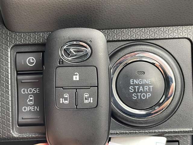 【　スマートキー＆プッシュスタート　】鍵を挿さずにポケットに入れたまま鍵の開閉、エンジンの始動まで行えます。