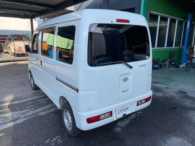 当店のスタッフが内外装共に細かい所までクリーニングしております！ピカピカで快適なお車を提供致します！
