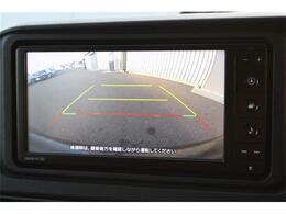 バックモニター付ですので、車庫入れも駐車もラクラクです。