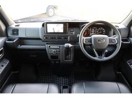 前席全体　目線も高く広い視界で安心して運転することができますね！