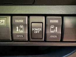 両側自動ドアのスイッチも運転席にあります！安全確認をしながらの操作が出来ますので、小さなお子様がいても安心ですよ！