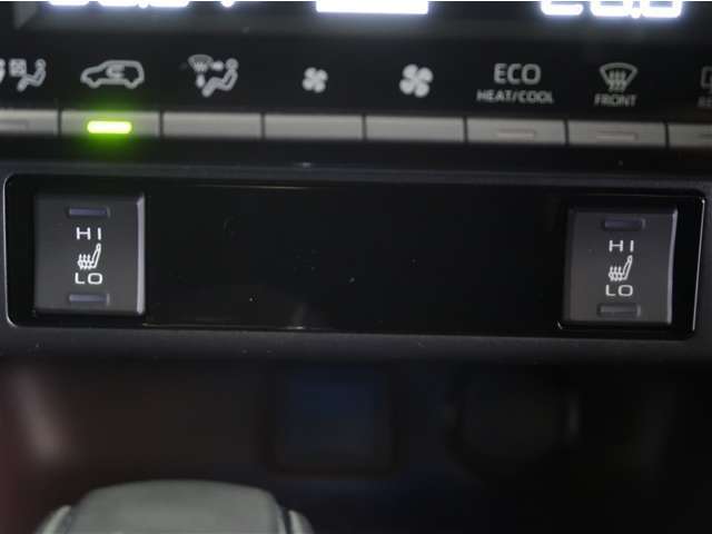 シートヒーター付きです。寒い日も快適なドライブが楽しめます♪