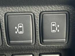 【両側パワースライドドア】小さなお子様でもボタン一つで楽々乗り降り出来ます♪駐車場で両手に荷物を抱えている時でもボタンを押せば自動で開いてくれますので、ご家族でのお買い物にもとっても便利な人気装備♪