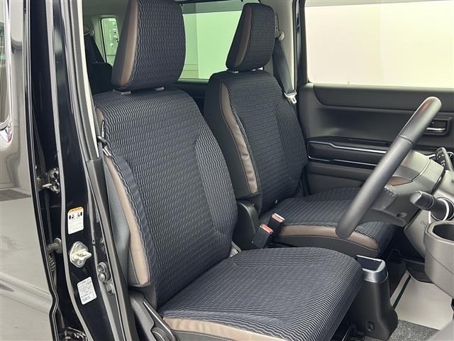 【運転席】座り心地が良いシートなので長時間の運転でも快適にお過ごしいただけます。新品のフロアマットのご注文も可能です。掲載箇所以外にご希望の写真がございましたらお気軽にお問い合わせ下さい。