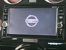 【純正ナビ】人気の純正ナビを装備。オーディオ機能も充実しており、Bluetooth接続すればお持ちのスマホやMP3プレイヤーの音楽を再生可能！毎日の運転がさらに楽しくなります！！