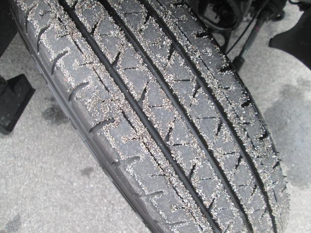 タイヤ溝も充分ございます。