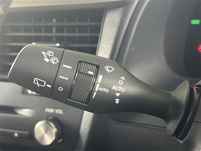 【運転席操作部】『運転席周辺の装備』の画像になります。快適なドライブを楽しむための機能が装備されています！運転席から触れるので使いやすいです！