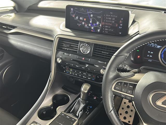 【運転席操作部】『運転席周辺の装備』の画像になります。快適なドライブを楽しむための機能が装備されています！運転席から触れるので使いやすいです！