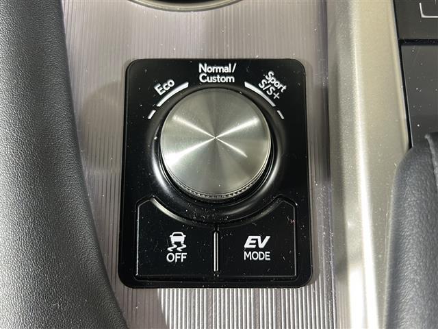 【運転席操作部】『運転席周辺の装備』の画像になります。快適なドライブを楽しむための機能が装備されています！運転席から触れるので使いやすいです！
