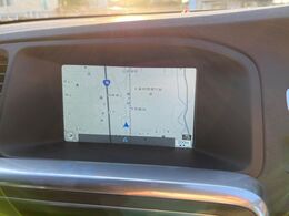 【純正HDDナビゲーション】地上デジタルTV放送、CD/DVD再生はもちろん、Bluetoothオーディオなど多彩なメディアに対応！ご納車時には最新の地図データへ無料更新。