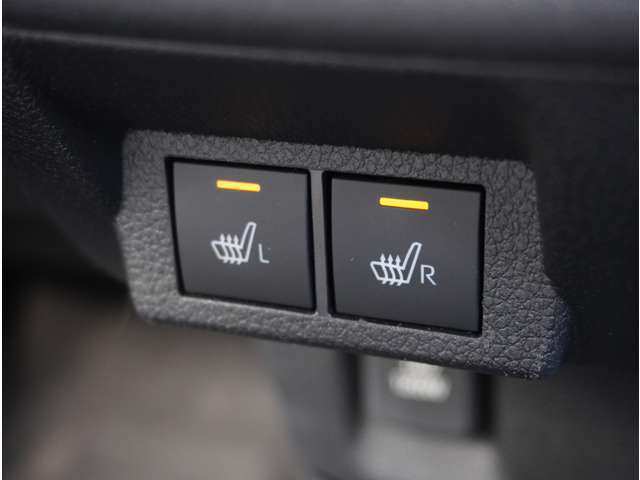 【シートヒーター】エアコンより早く温まってくれるので寒がりの人も快適です。エアコンの温風は乾燥するから苦手、という方にもをおすすめです。