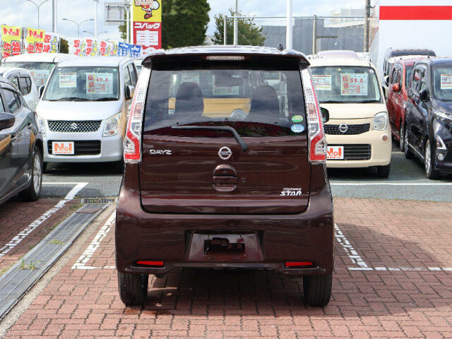 今の軽自動車は、とても広い！普通車と比べて維持費もお得で、家計に優しいですよ！