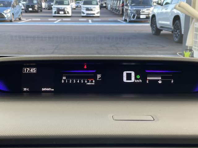 【スピードメーター】メーターがシンプルで見やすく運転しやすいですね！