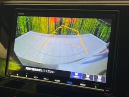 【バックカメラ】駐車時に後方がリアルタイム映像で確認できます。大型商業施設や立体駐車場での駐車時や、夜間のバック時に大活躍！運転スキルに関わらず、今や必須となった装備のひとつです！