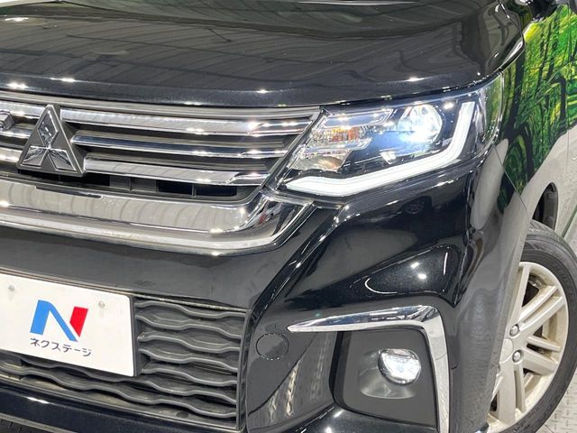 【LEDヘッドライト】悪天候や夜間走行時も良好な視界を確保し安心して運転できる高輝度LEDヘッドライトを装備！点灯速度が早く、消費電力も抑えられています。